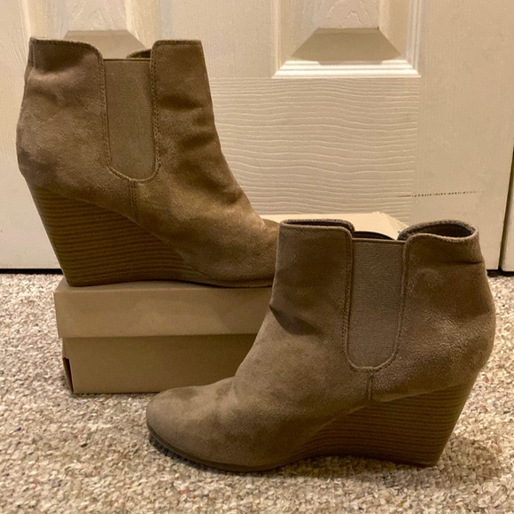 Merona Tan Suede Wedge Booties; Women’s Sz 7.5 ; Like New EUC - Picture 1 of 9